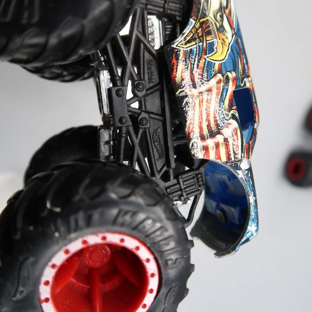 Hot‎ Wheels Monster Jam Truck Marvel Captain America Nightmare Star Stripes lot